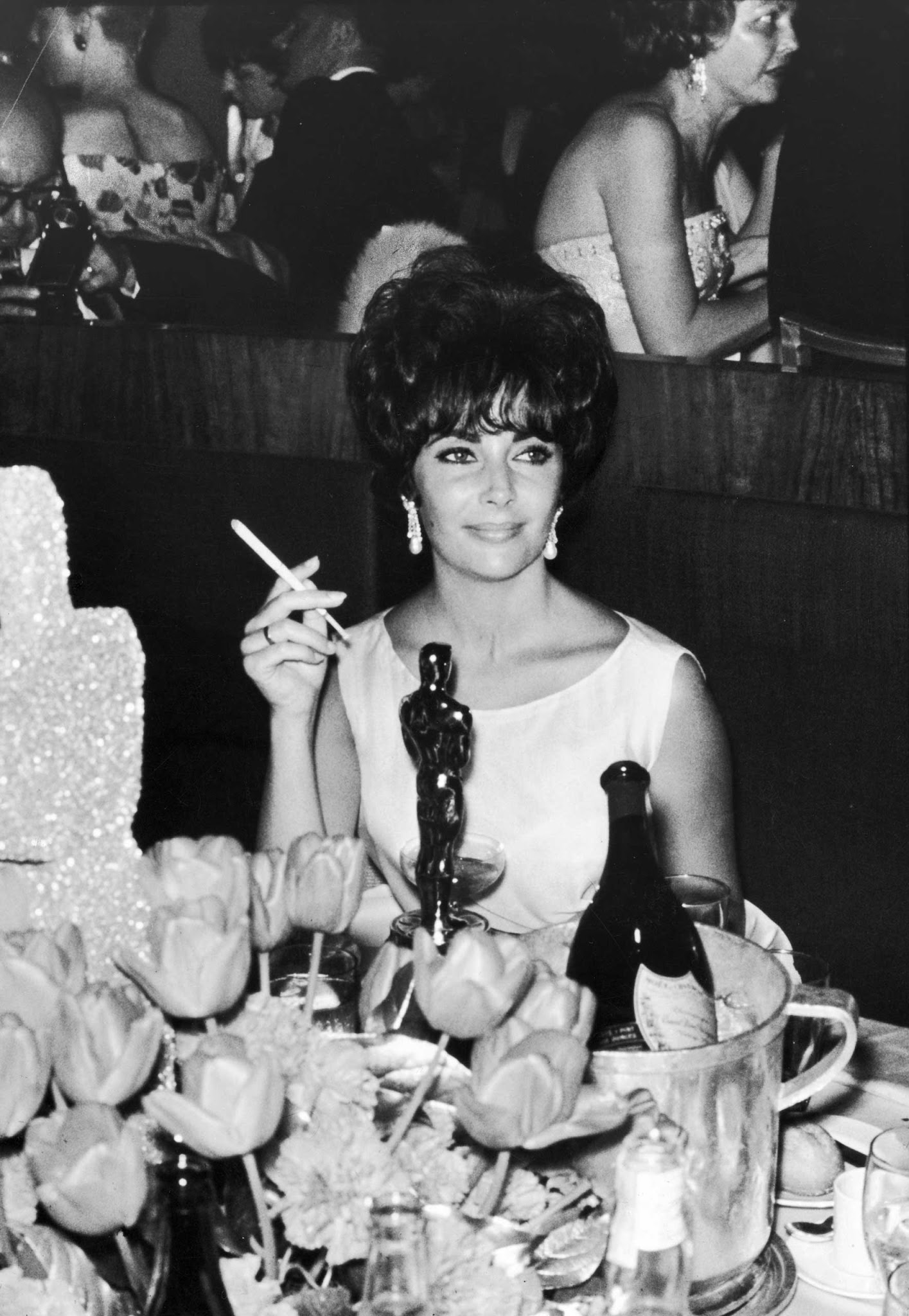 Elizabeth Taylor at a Hollywood party with the Oscar she won for her role in Butterfield, 1961.