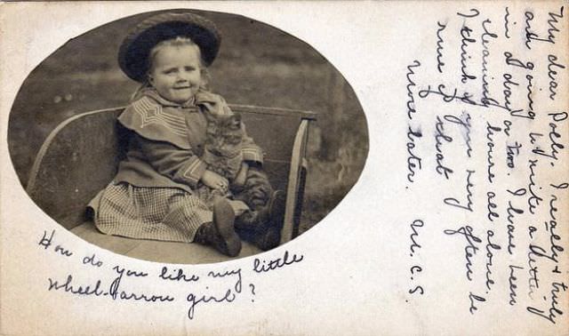 Lovely Vintage Photos of Little Girls with Their Beloved Cats