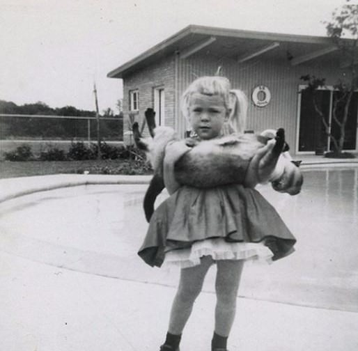 Lovely Vintage Photos of Little Girls with Their Beloved Cats