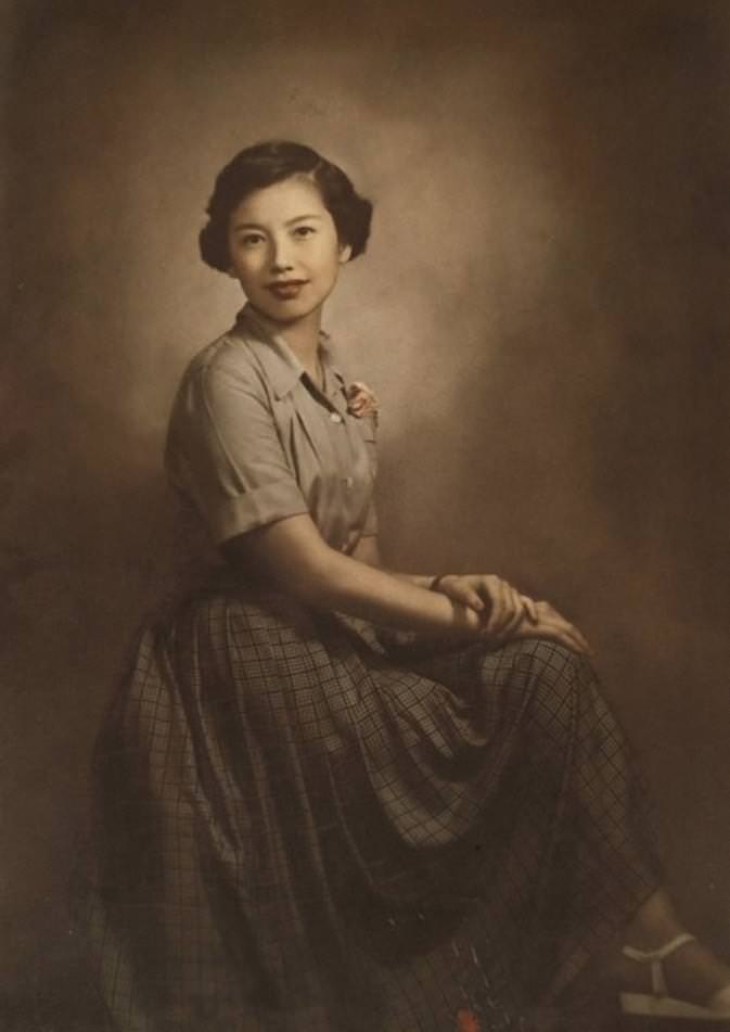 Stunning Shanghai Studio Portraits from the 1920s