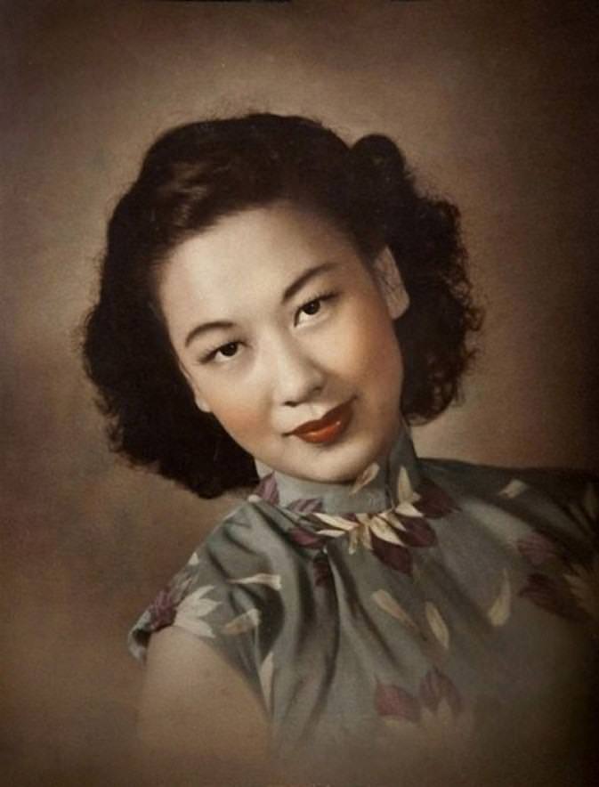 Stunning Shanghai Studio Portraits from the 1920s