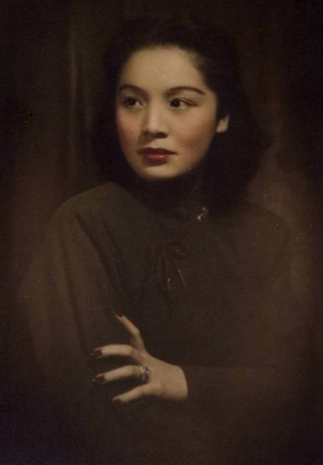 Stunning Shanghai Studio Portraits from the 1920s