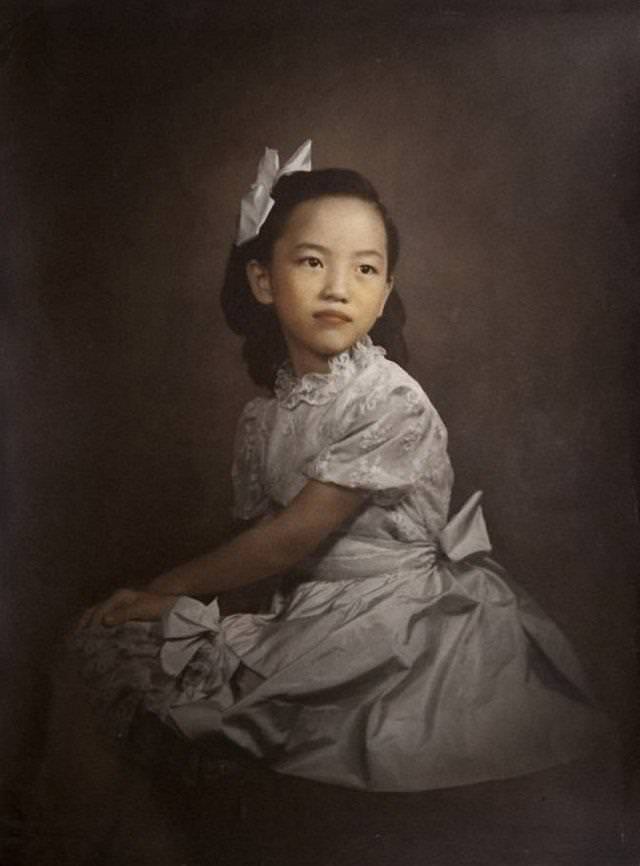 Stunning Shanghai Studio Portraits from the 1920s