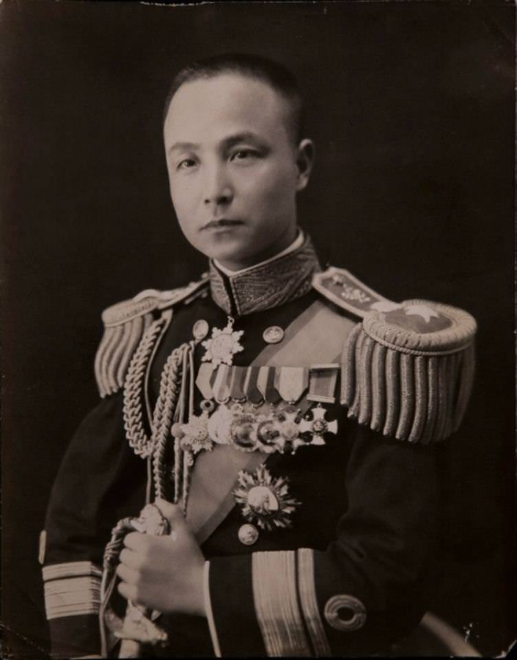 Stunning Shanghai Studio Portraits from the 1920s