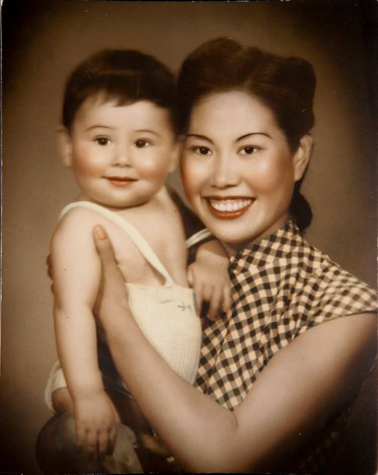 Stunning Shanghai Studio Portraits from the 1920s