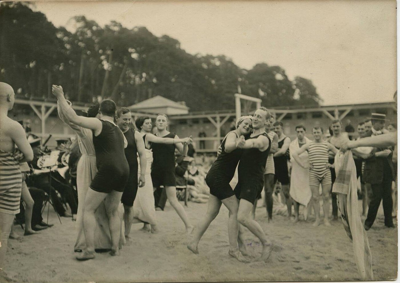 Couples of bathers dancing on Wannsee beach near Berlin, 1914.